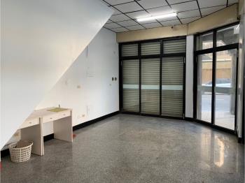 萬金路三角窗滿租透天