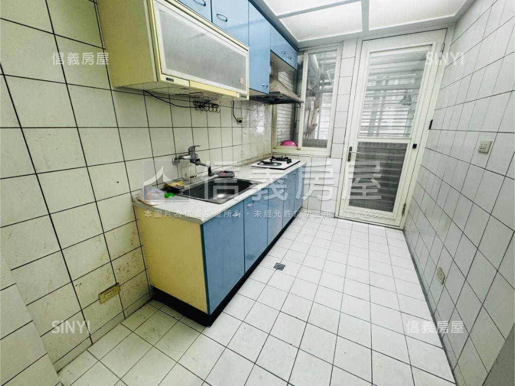 捷運哈拉商圈挑高明湖美寓房屋室內格局與周邊環境