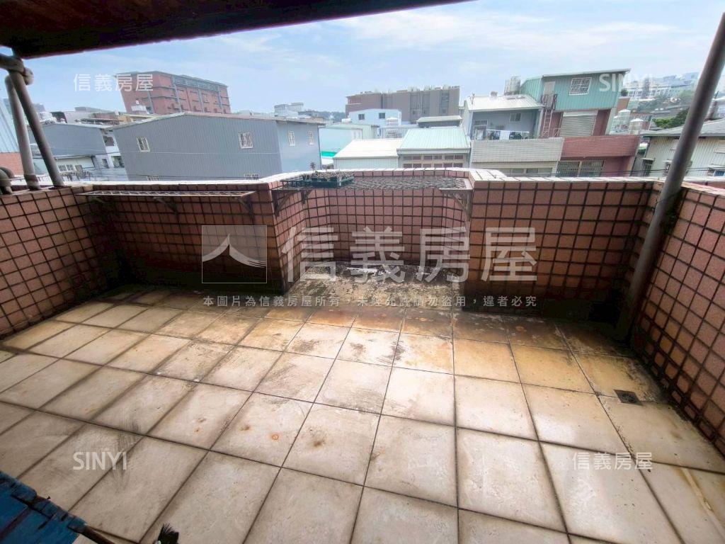 南勢８米路前庭院溫馨透天房屋室內格局與周邊環境