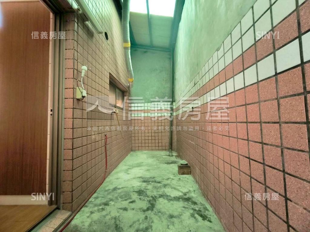 南勢８米路前庭院溫馨透天房屋室內格局與周邊環境