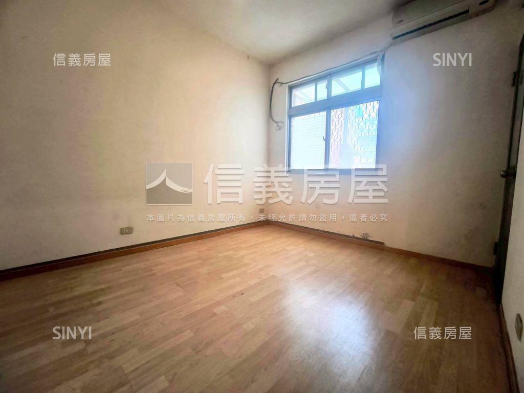 南勢８米路前庭院溫馨透天房屋室內格局與周邊環境