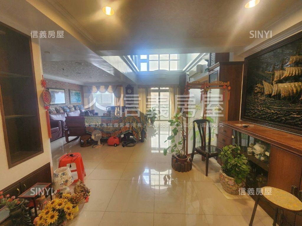 急售三峽ＭＲＴ朝南樓中樓房屋室內格局與周邊環境