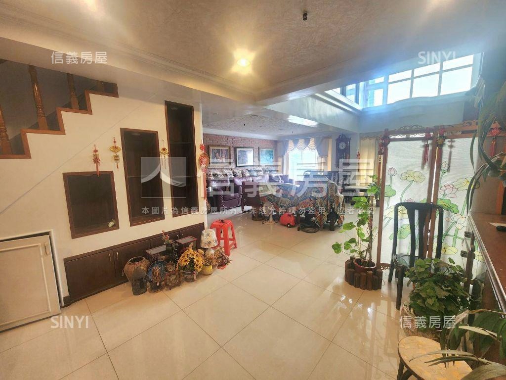 急售三峽ＭＲＴ朝南樓中樓房屋室內格局與周邊環境