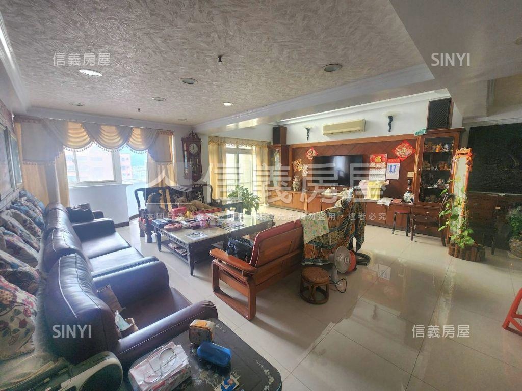 急售三峽ＭＲＴ朝南樓中樓房屋室內格局與周邊環境