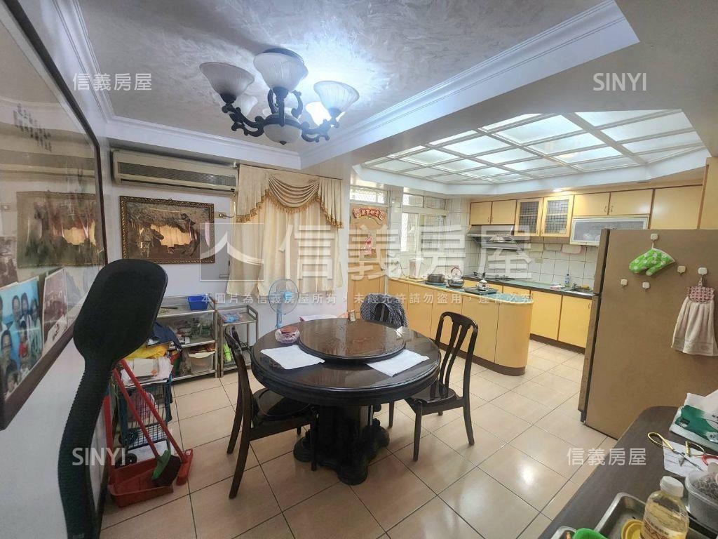 急售三峽ＭＲＴ朝南樓中樓房屋室內格局與周邊環境