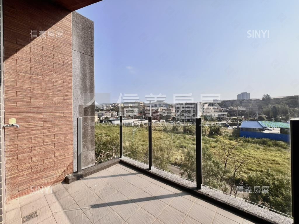 屋齡五年內朝南美透天房屋室內格局與周邊環境