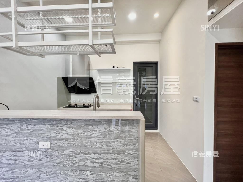 屋齡五年內朝南美透天房屋室內格局與周邊環境