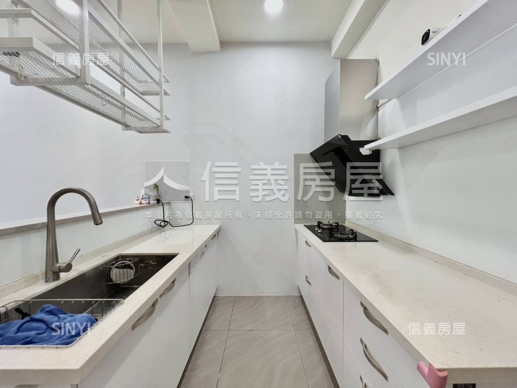 屋齡五年內朝南美透天房屋室內格局與周邊環境