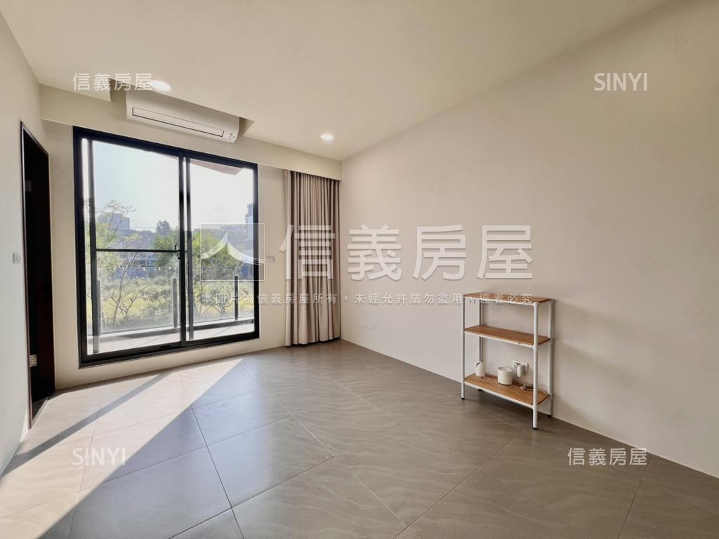 屋齡五年內朝南美透天房屋室內格局與周邊環境