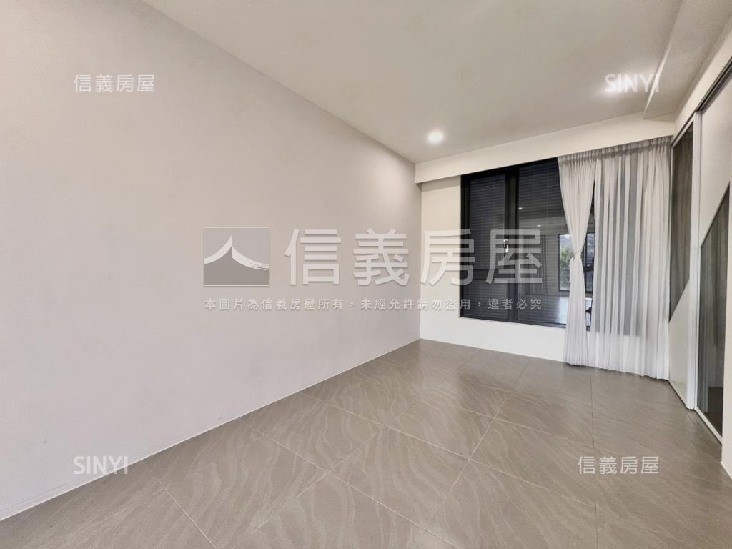 屋齡五年內朝南美透天房屋室內格局與周邊環境