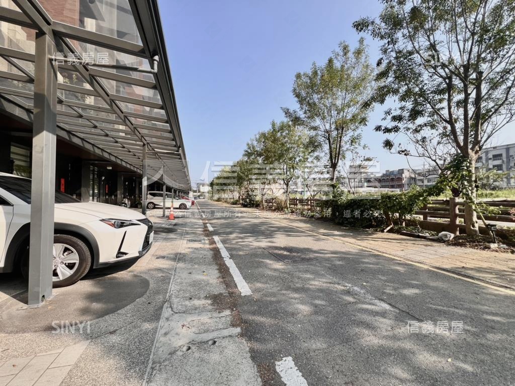 屋齡五年內朝南美透天房屋室內格局與周邊環境