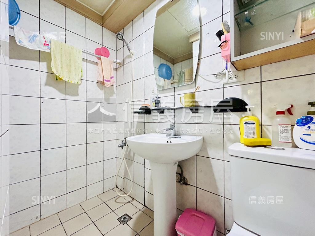 園中園精美三房房屋室內格局與周邊環境