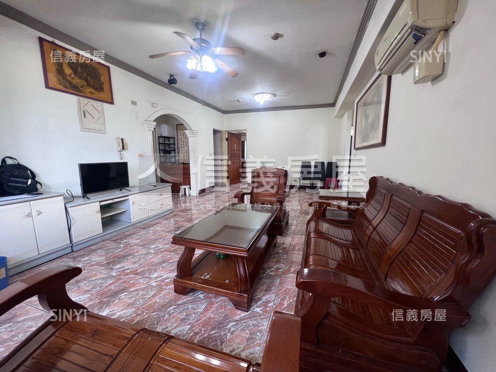 逢甲稀有電梯四房房屋室內格局與周邊環境