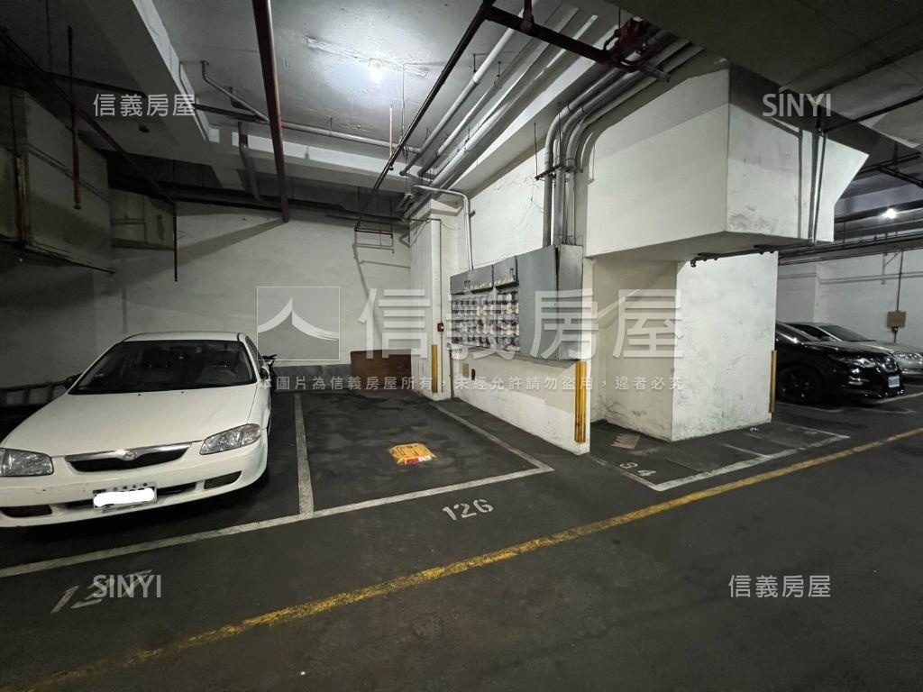 逢甲稀有電梯四房房屋室內格局與周邊環境