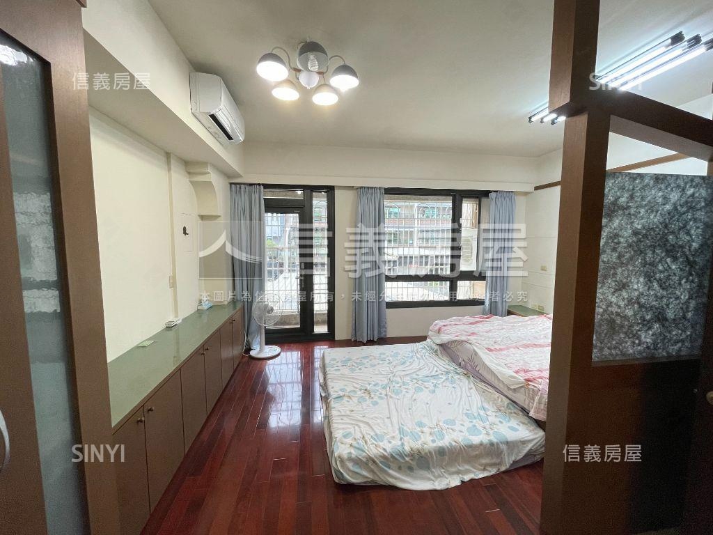 小港正街大地坪面寬透天房屋室內格局與周邊環境