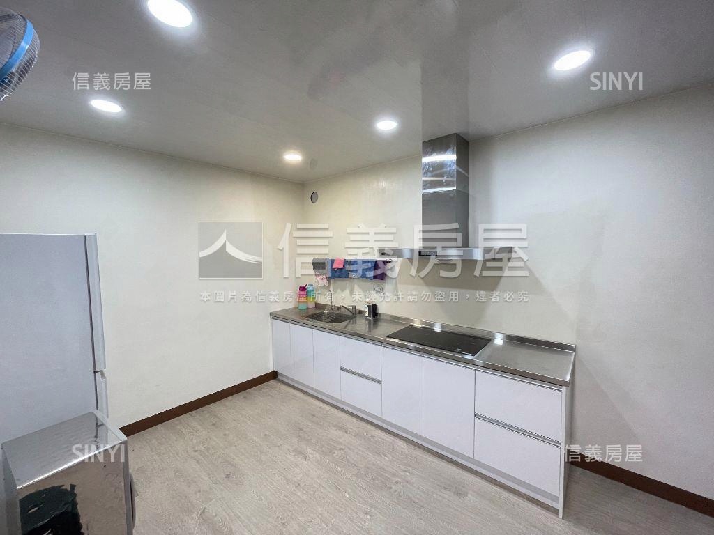 小港正街大地坪面寬透天房屋室內格局與周邊環境