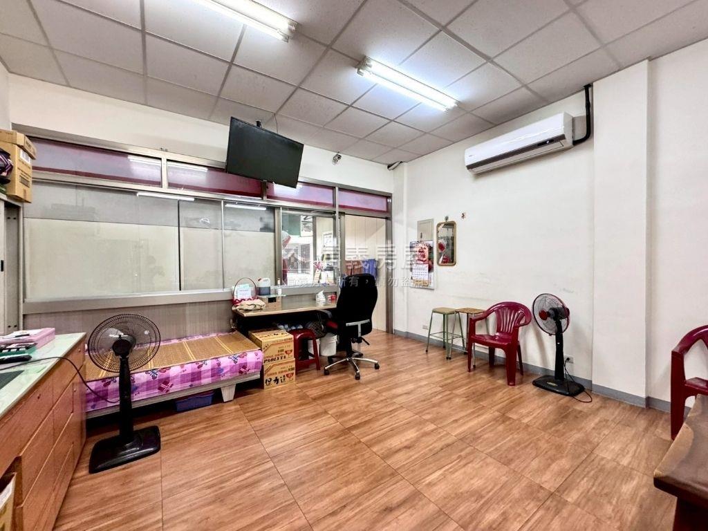 正中山路✦吃市金透天店面房屋室內格局與周邊環境
