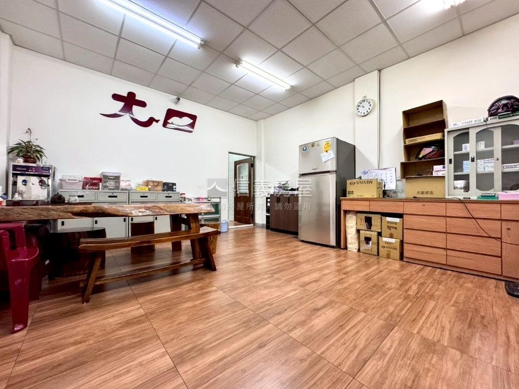 正中山路✦吃市金透天店面房屋室內格局與周邊環境