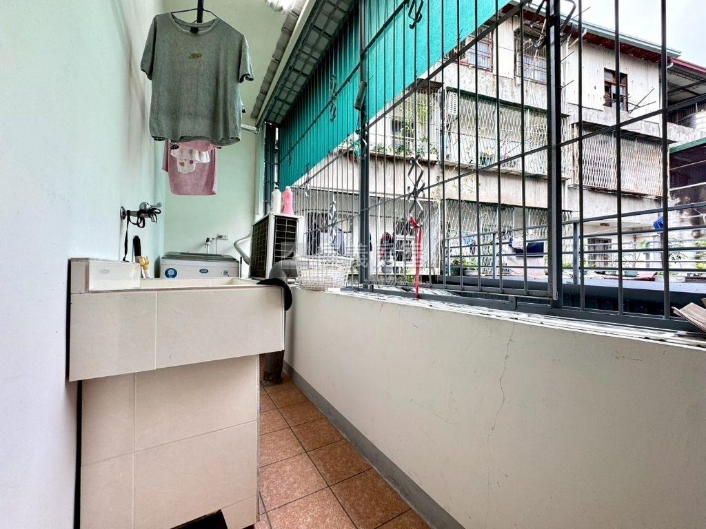 正中山路✦吃市金透天店面房屋室內格局與周邊環境