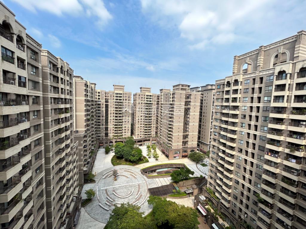 專任Ａ９未來市高樓４房房屋室內格局與周邊環境