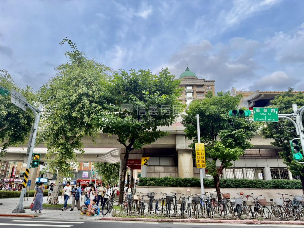 芝山捷運二樓金店房屋室內格局與周邊環境