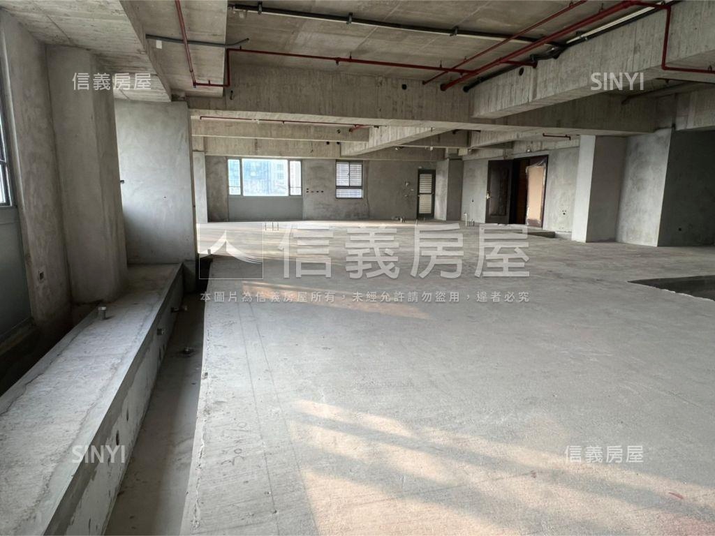 鄉林皇居看秋紅谷附雙平車房屋室內格局與周邊環境