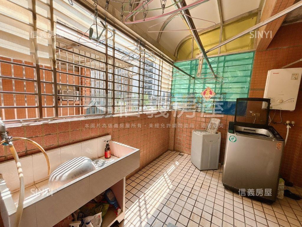 稀有！新光學區臨路透天房屋室內格局與周邊環境