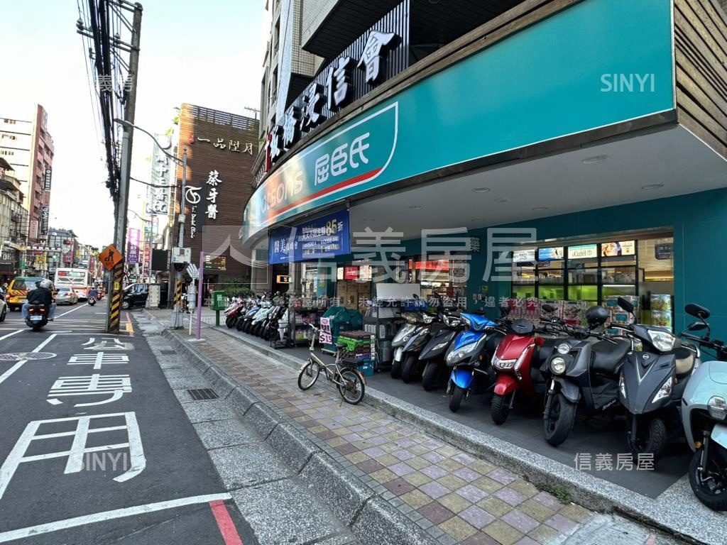 轉角店面魔術空間房屋室內格局與周邊環境