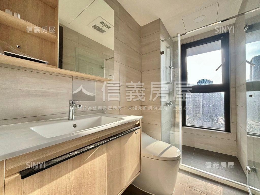 美術白天鵝高樓邊間平車房屋室內格局與周邊環境