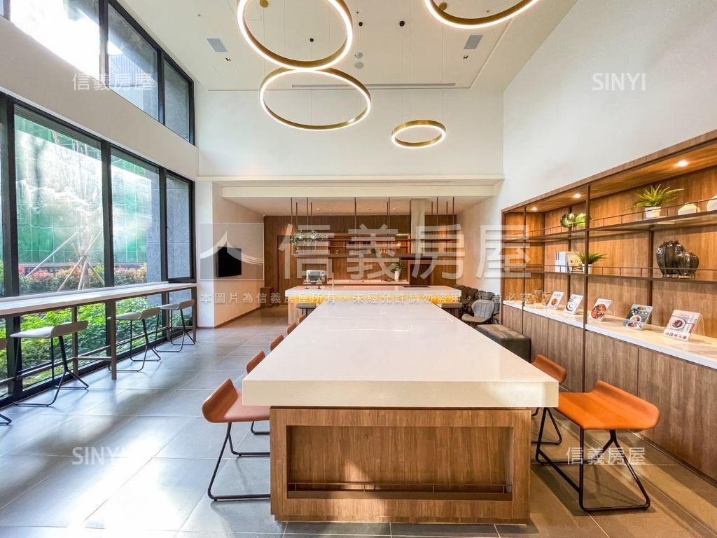 美術白天鵝高樓邊間平車房屋室內格局與周邊環境