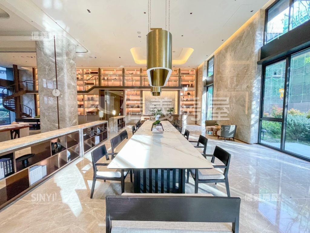 美術白天鵝高樓邊間平車房屋室內格局與周邊環境