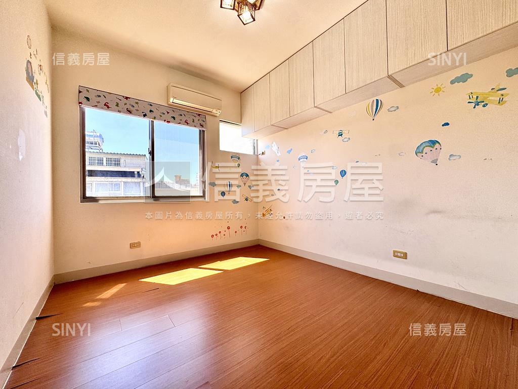 昌益帝景次頂樓三房雙車位房屋室內格局與周邊環境