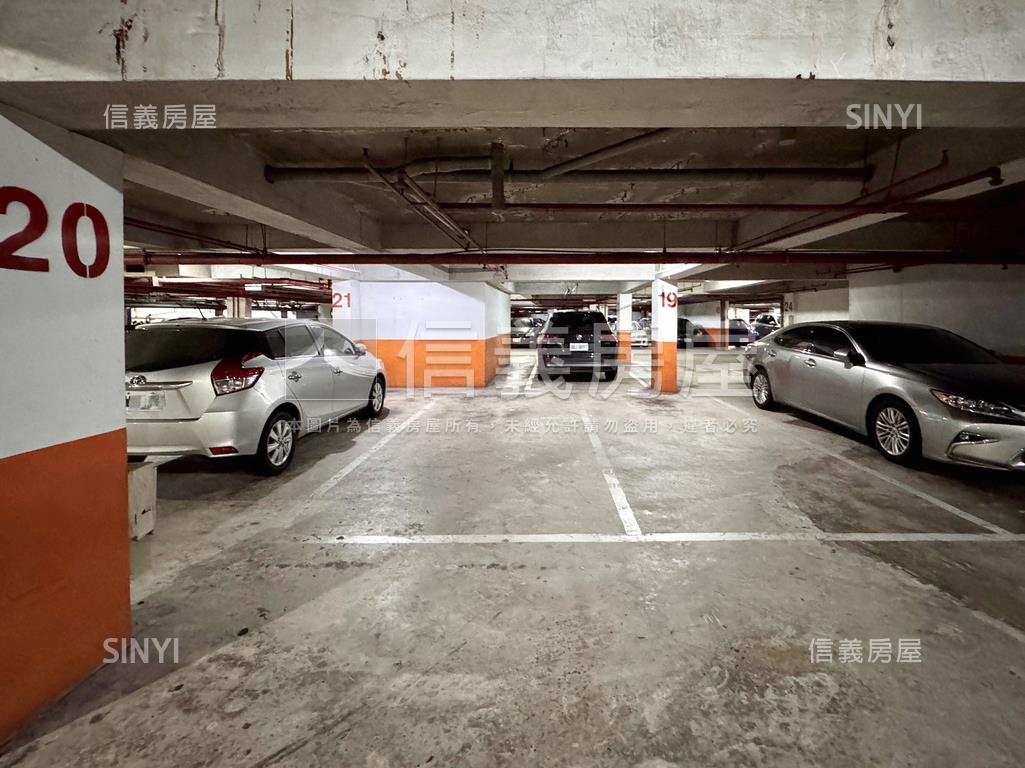 昌益帝景次頂樓三房雙車位房屋室內格局與周邊環境