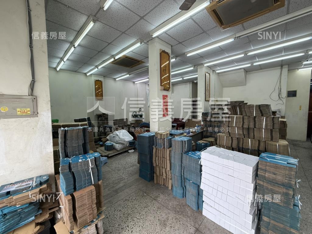 臨路可停三車雙併透天房屋室內格局與周邊環境