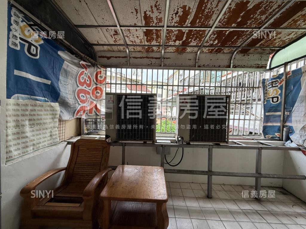臨路可停三車雙併透天房屋室內格局與周邊環境