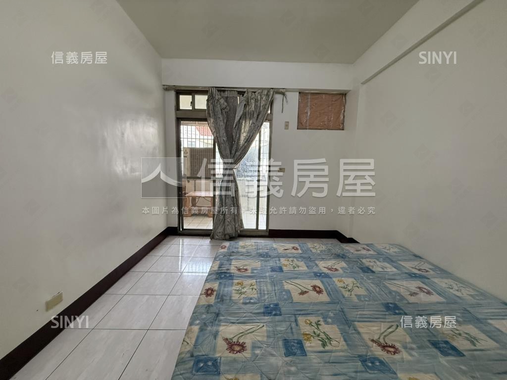臨路可停三車雙併透天房屋室內格局與周邊環境