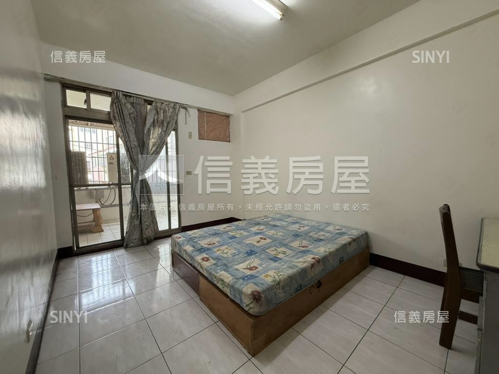臨路可停三車雙併透天房屋室內格局與周邊環境