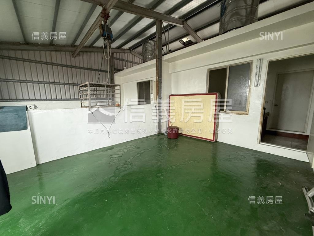臨路可停三車雙併透天房屋室內格局與周邊環境
