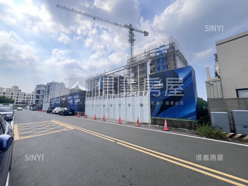 世界南科Ａ三房平車房屋室內格局與周邊環境