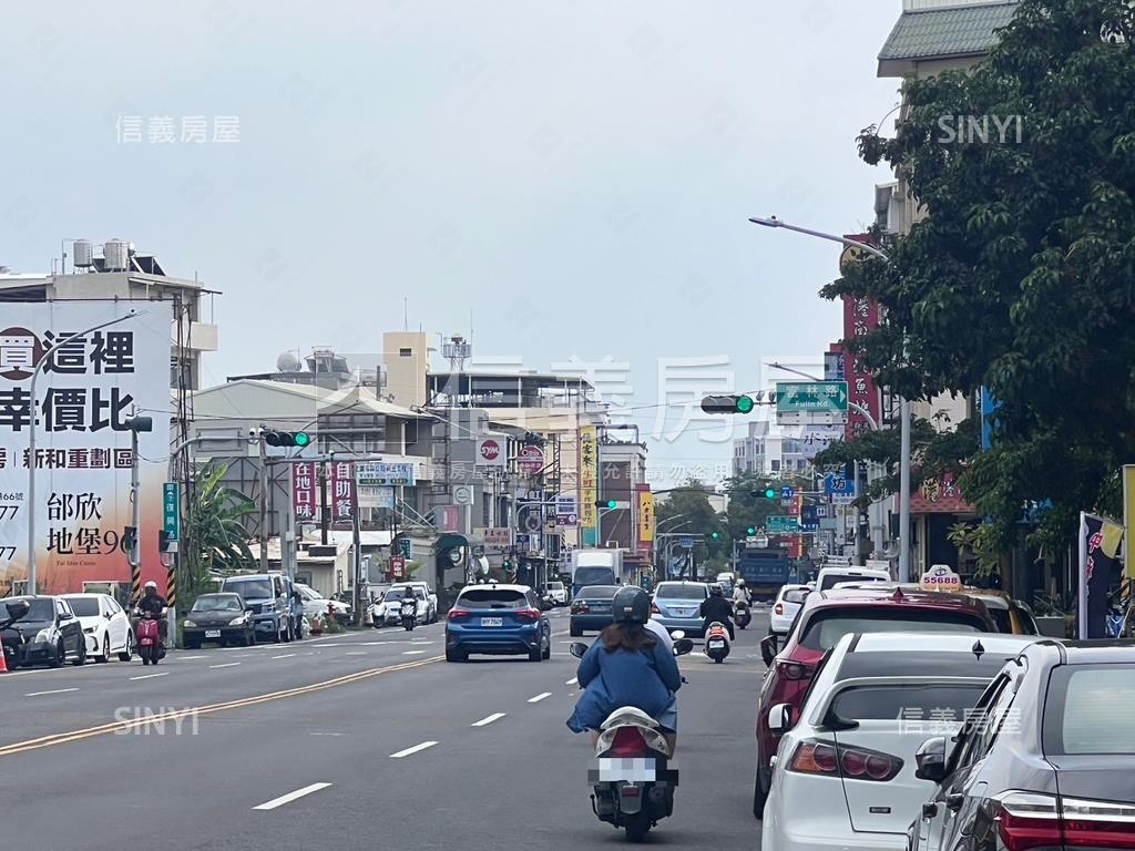 世界南科Ａ三房平車房屋室內格局與周邊環境