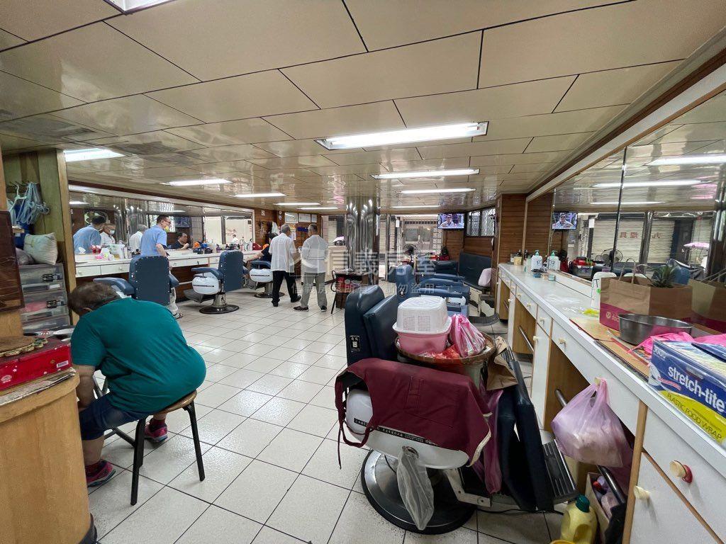 忠孝延吉口旁壓箱寶金店面房屋室內格局與周邊環境