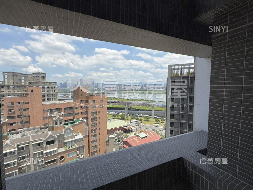 三松河景‧公園三房車位房屋室內格局與周邊環境