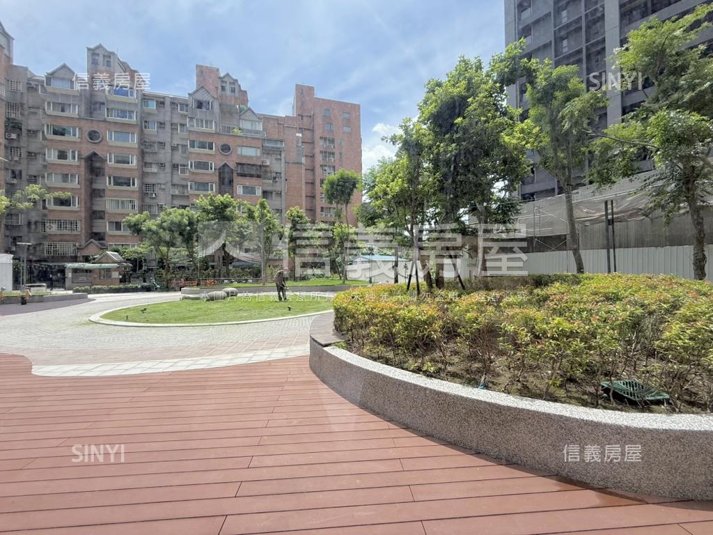 三松河景‧公園三房車位房屋室內格局與周邊環境
