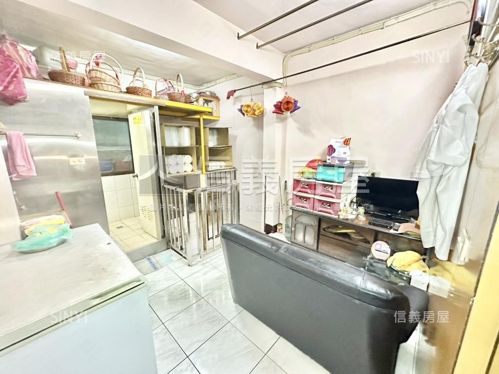 新生街稀有*一二樓店面房屋室內格局與周邊環境