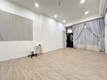 近文華高中捷運站一樓店面