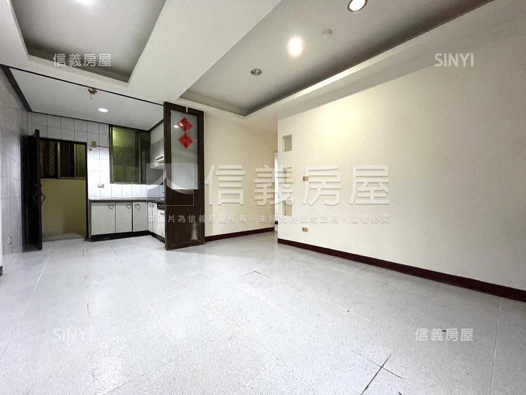 近法院華平特區三房車位房屋室內格局與周邊環境