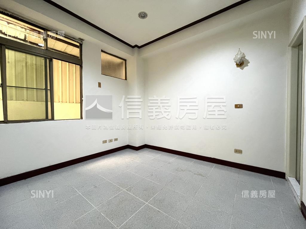 近法院華平特區三房車位房屋室內格局與周邊環境