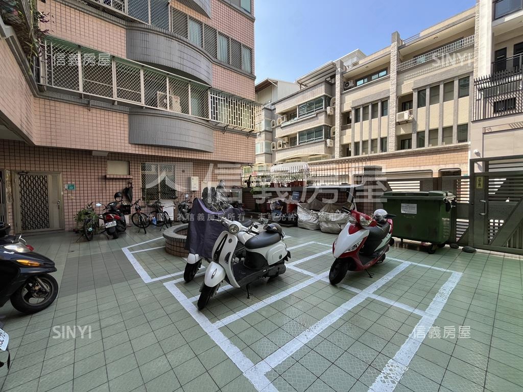 近法院華平特區三房車位房屋室內格局與周邊環境