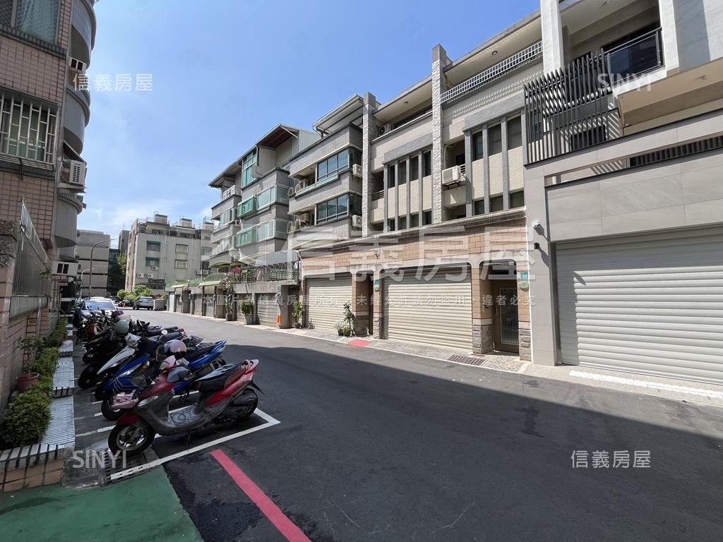 近法院華平特區三房車位房屋室內格局與周邊環境