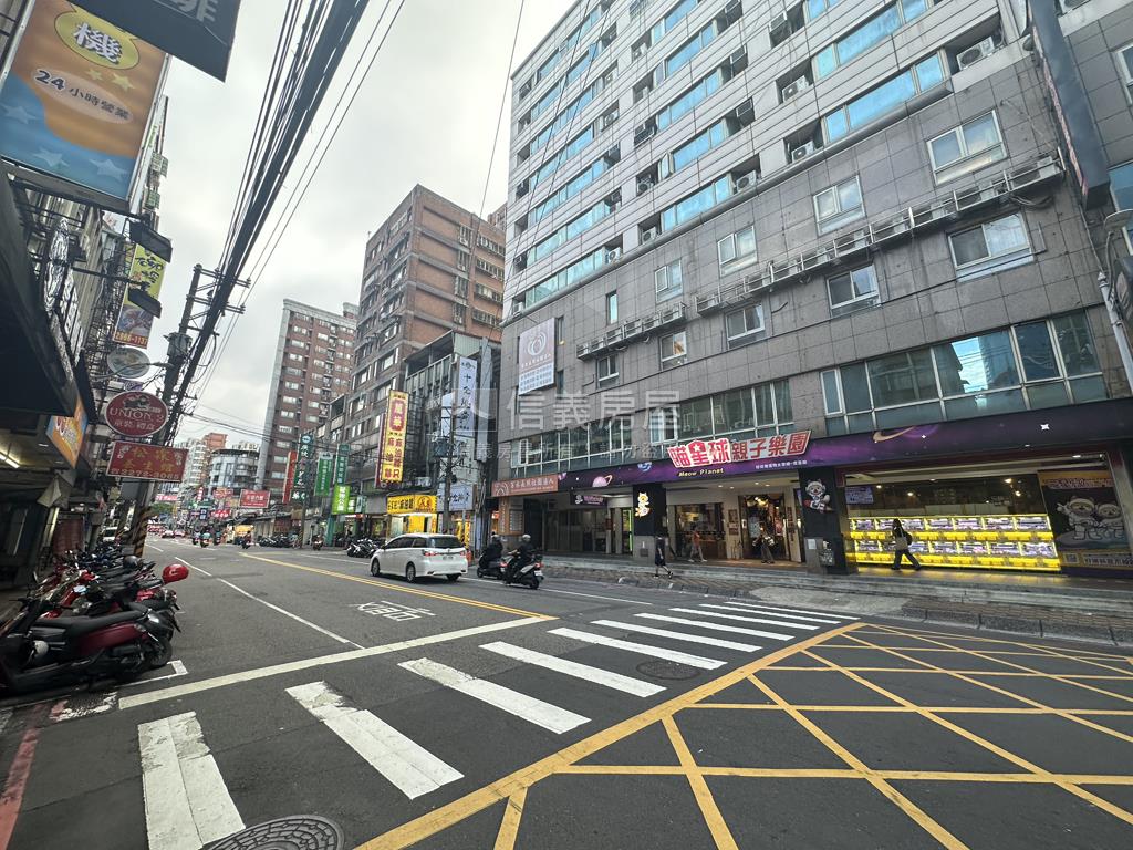 府中捷運高樓車位房屋室內格局與周邊環境